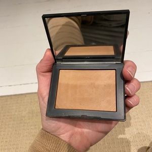 Nara Laguna bronzer